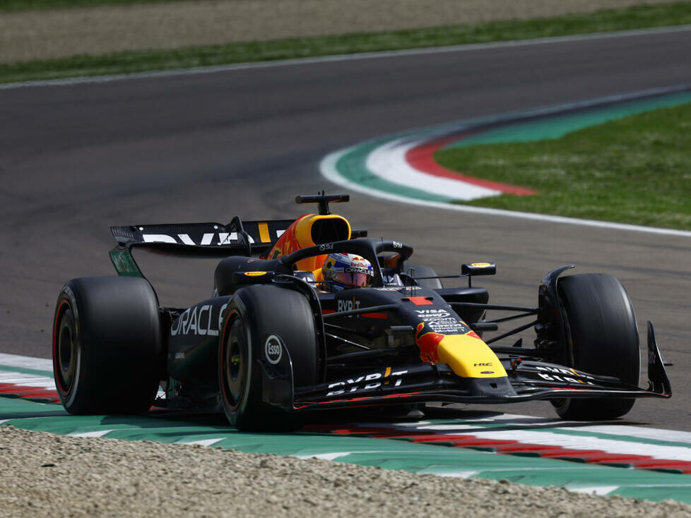Max Verstappen (Red Bull RB20) beim Formel-1-Rennen in Imola 2024