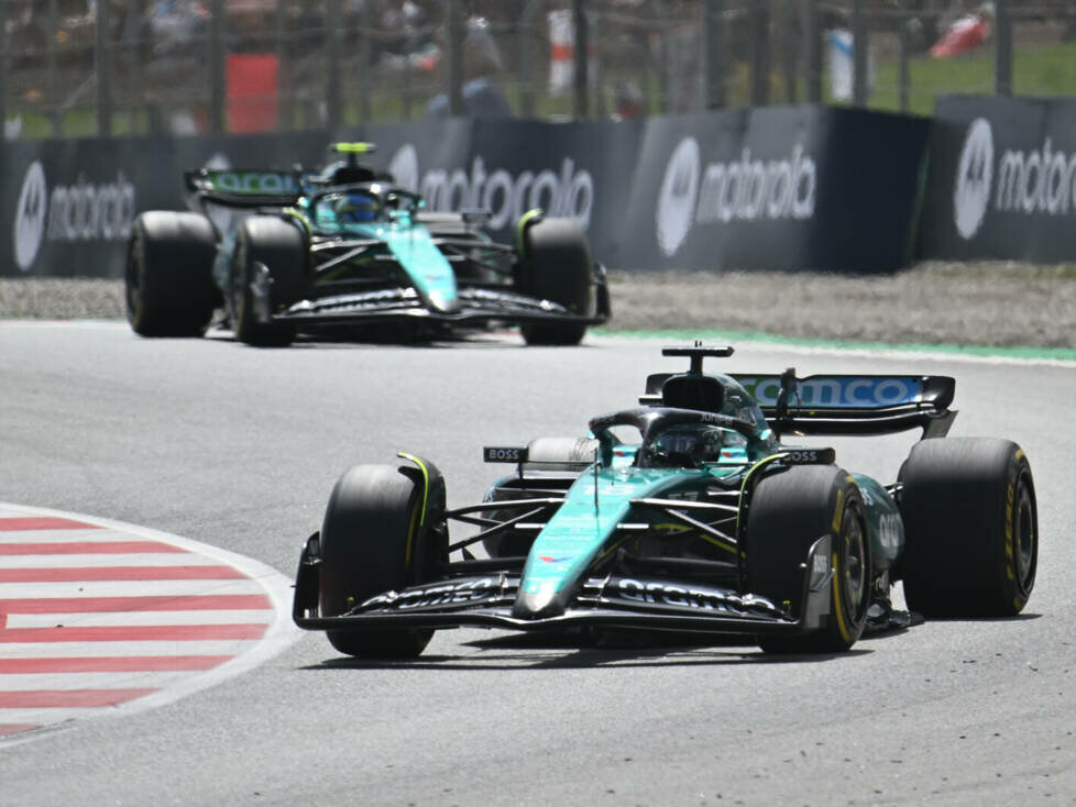 Lance Stroll und Fernando Alonso (Aston Martin AMR24) beim Formel-1-Rennen in Spanien 2024