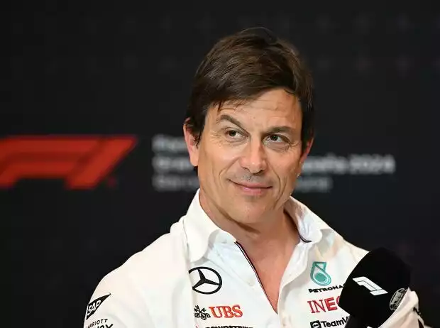 Toto Wolff holte in Spanien den rechten Haken raus - und traf ins Schwarze Titel-Bild zur News: Toto Wolff holte in Spanien den rechten Haken raus - und traf ins Schwarze