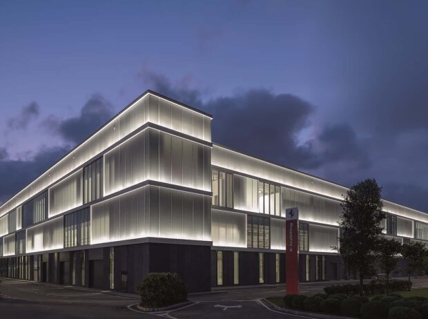 Außenansicht des Ferrari e-Building Außenansicht des Ferrari e-Building