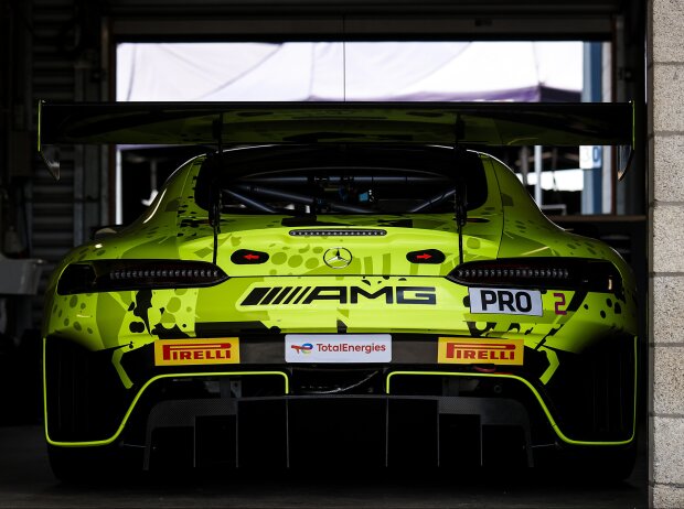 Auf dem Heck der GT3-Autos (hier PRO) ist die Klasse vermerkt