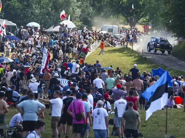 Fans an der Strecke bei der Rallye Polen Titel-Bild zur News: Fans an der Strecke bei der Rallye Polen