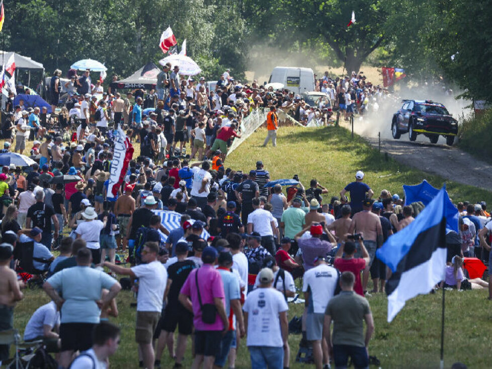 Fans an der Strecke bei der Rallye Polen