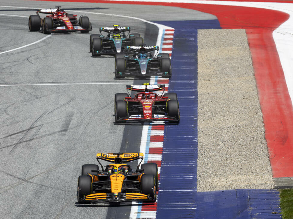 Oscar Piastri, Carlos Sainz, George Russell, Lewis Hamilton, Charles Leclerc