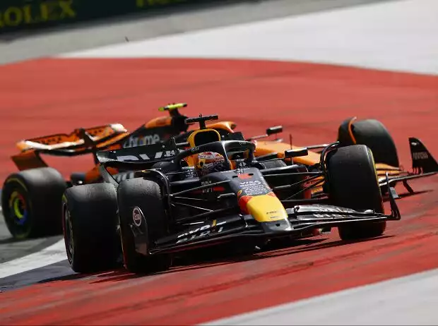 Max Verstappen (Red Bull RB20) und Lando Norris (McLaren MCL38) kollidieren beim Formel-1-Rennen in Österreich 2024 Titel-Bild zur News: Max Verstappen (Red Bull RB20) und Lando Norris (McLaren MCL38) kollidieren beim Formel-1-Rennen in Österreich 2024