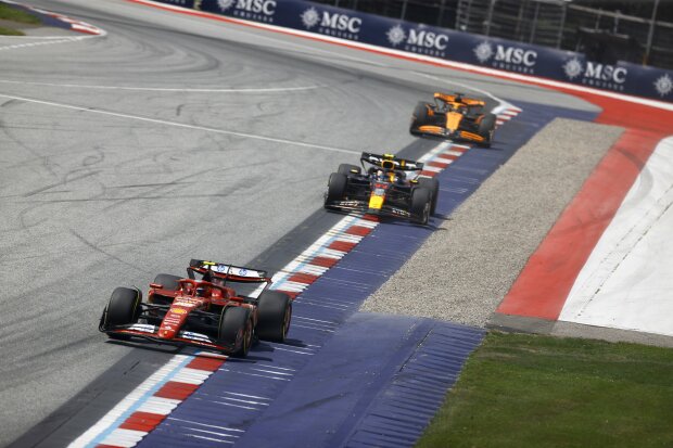 Carlos Sainz Sergio Perez Oscar Piastri Ferrari Ferrari F1Red Bull Red Bull F1McLaren McLaren F1 ~Carlos Sainz (Ferrari), Sergio Perez (Red Bull) und Oscar Piastri (McLaren) ~ Carlos Sainz Sergio Perez Oscar Piastri Ferrari Ferrari F1Red Bull Red Bull F1McLaren McLaren F1 ~Carlos Sainz (Ferrari), Sergio Perez (Red Bull) und Oscar Piastri (McLaren) ~