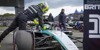 Lewis Hamilton gratuliert George Russell zur Pole beim Formel-1-Qualifying in Silverstone 2024