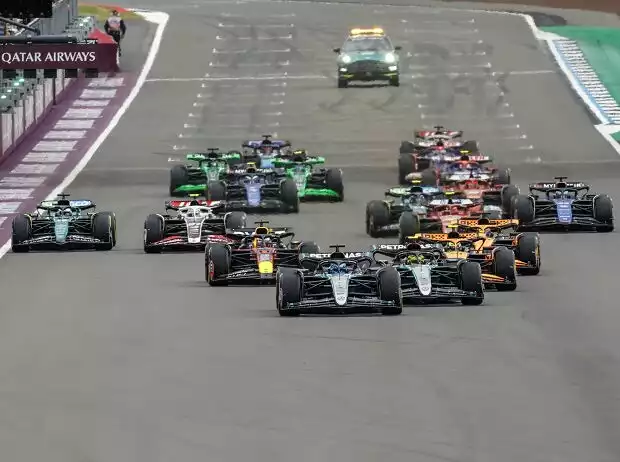 Formel-1-Start beim Großbritannien-Grand-Prix 2024 in Silverstone Titel-Bild zur News: Formel-1-Start beim Großbritannien-Grand-Prix 2024 in Silverstone