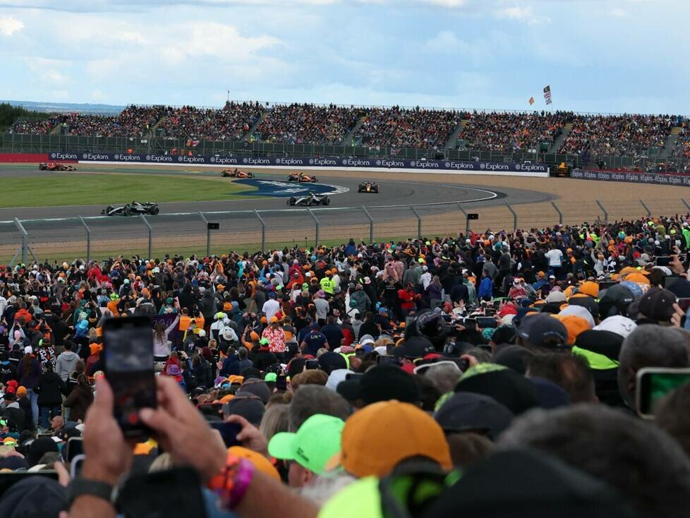 Fans beim Formel-1-Rennen in Silverstone 2024