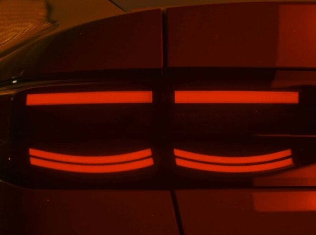 Novo Ford Capri 2025 - Teaser Novo Ford Capri 2025 - Teaser