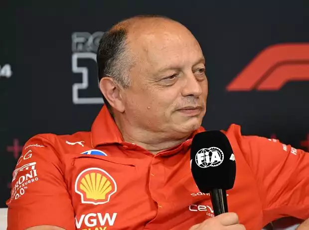 Titel-Bild zur News: Ferrari-Teamchef Frederic Vasseur bei einer Pressekonferenz