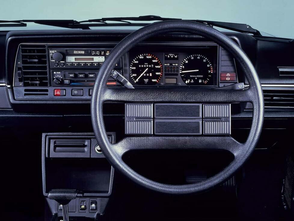 Nissan VW Santana 2000Xi5 A/T (1985)