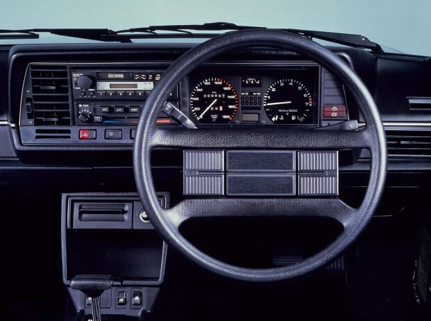 Nissan VW Santana 2000Xi5 A/T (1985) Nissan VW Santana 2000Xi5 A/T (1985)