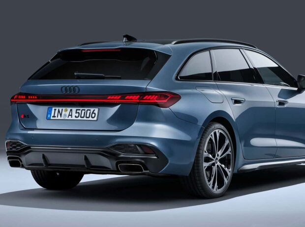 Audi A5 Avant (2024) von schräg hinten Audi A5 Avant (2024) von schräg hinten