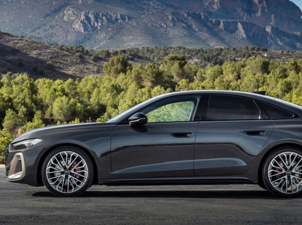 Der neue Audi A5 (2024) wirkt in der Seitenansicht ... Der neue Audi A5 (2024) wirkt in der Seitenansicht ...