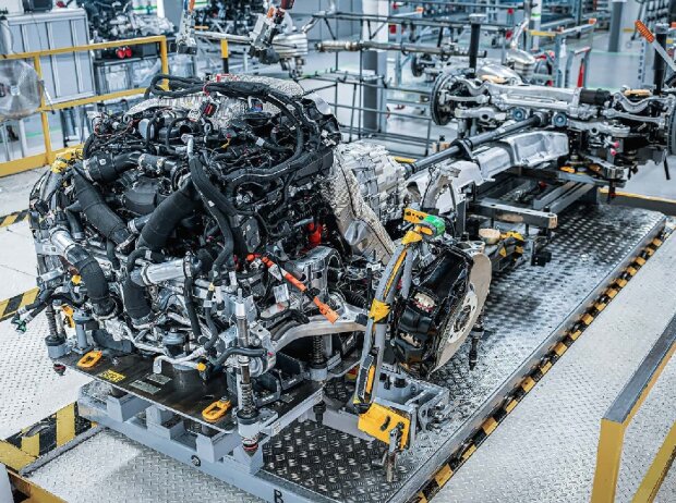 Bentley Ultra Performance Hybrid V8 (2024) Bentley Ultra Performance Hybrid V8 (2024)