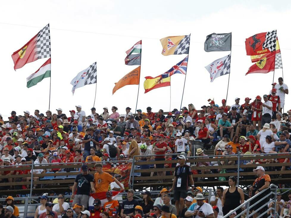 Formel-1-Fans beim Ungarn-Grand-Prix 2024 auf dem Hungaroring