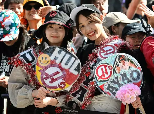 Bei den Fans in Japan steht Komatsus Truppe hoch im Kurs Titel-Bild zur News: Bei den Fans in Japan steht Komatsus Truppe hoch im Kurs