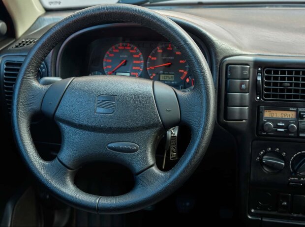 Seat Ibiza zweite Generation, Innenraum (mit Airbag) Seat Ibiza zweite Generation, Innenraum (mit Airbag)