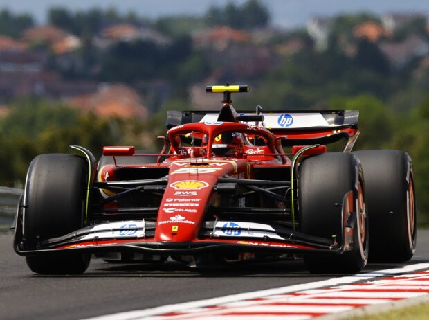 In welchen Farben fährt Carlos Sainz 2025? In welchen Farben fährt Carlos Sainz 2025?