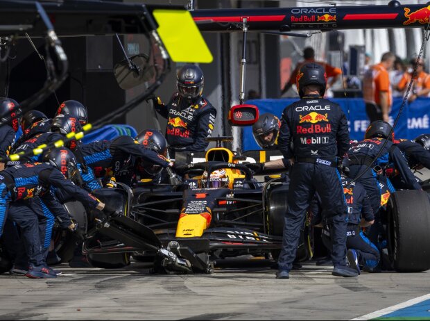 Max Verstappen war mit der Strategie seines Teams zuletzt gar nicht happy Max Verstappen war mit der Strategie seines Teams zuletzt gar nicht happy