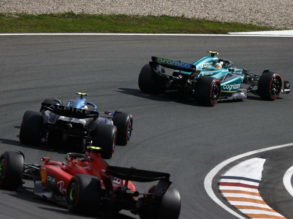 Fernando Alonso, Aston Martin AMR23, Pierre Gasly, Alpine A523, Carlos Sainz, Ferrari SF-23