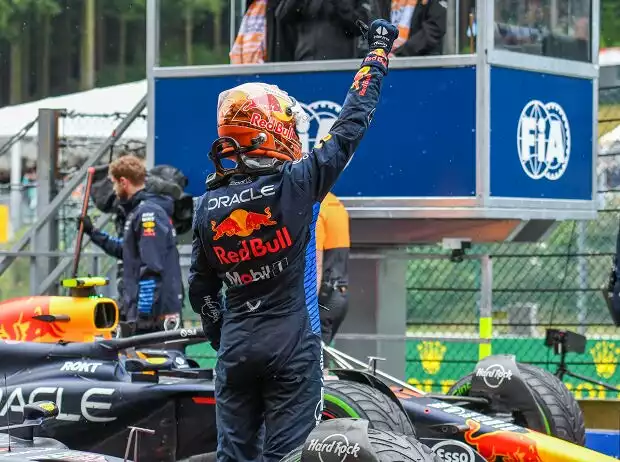 Titel-Bild zur News: Max Verstappen (Red Bull) jubelt über die Pole beim Formel-1-Rennen in Belgien 2024