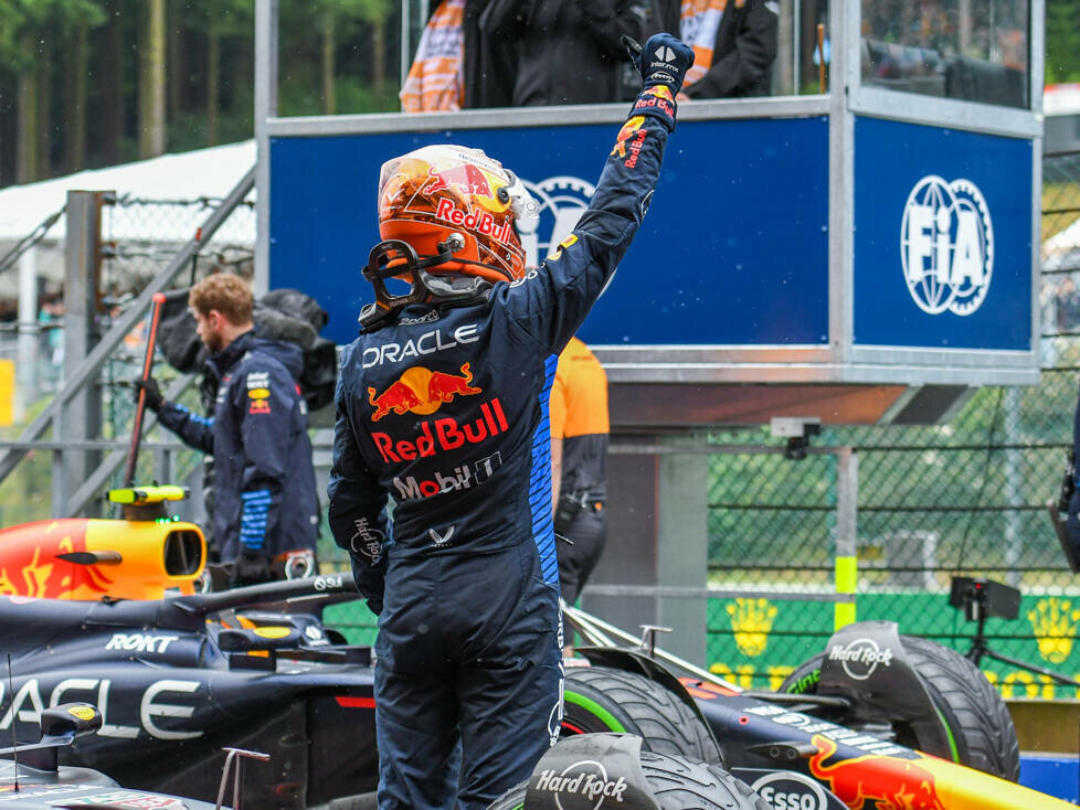 Max Verstappen (Red Bull) jubelt über die Pole beim Formel-1-Rennen in Belgien 2024