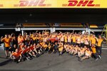 Lando Norris (McLaren), Oscar Piastri (McLaren) und Zak Brown 