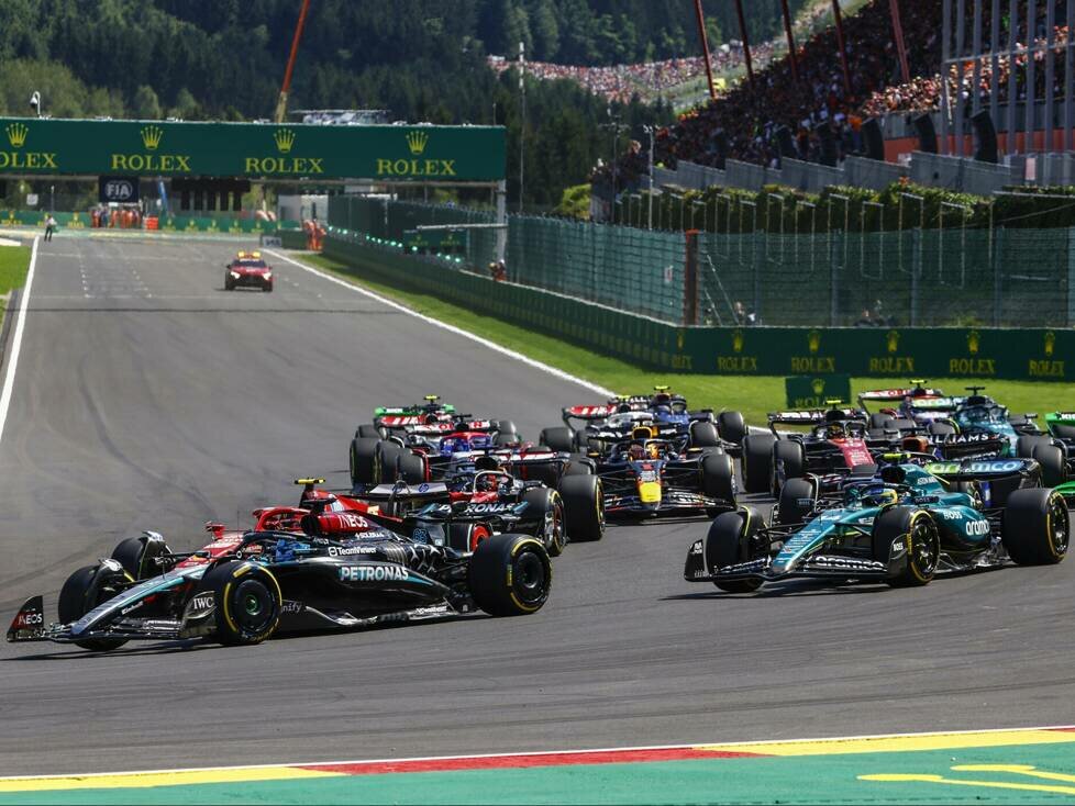 George Russell, Carlos Sainz, Fernando Alonso, Esteban Ocon, Max Verstappen