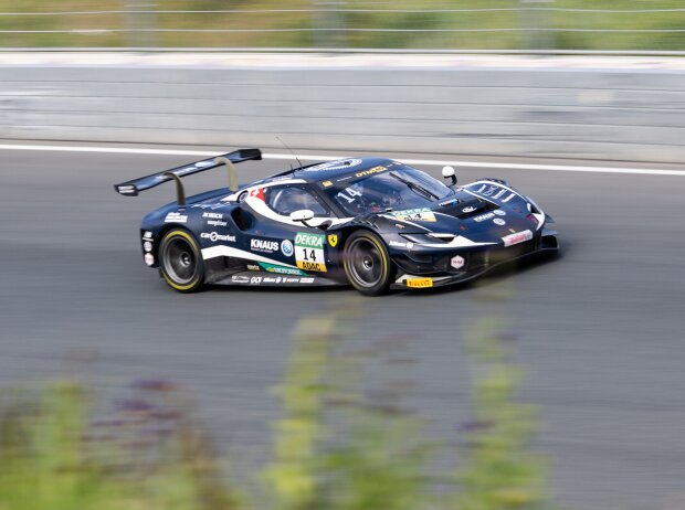 Jack Aitken kennt sich mit dem Ferrari 296 GT3 mittlerweile aus Jack Aitken kennt sich mit dem Ferrari 296 GT3 mittlerweile aus