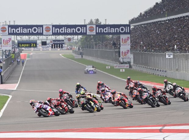 Start zum GP Indien 2023 auf dem Buddh International Circuit in Noida Start zum GP Indien 2023 auf dem Buddh International Circuit in Noida