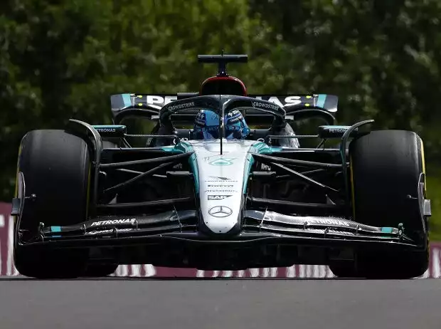 Titel-Bild zur News: George Russell im Mercedes W15 in der Boxeneinfahrt in Spa 2024