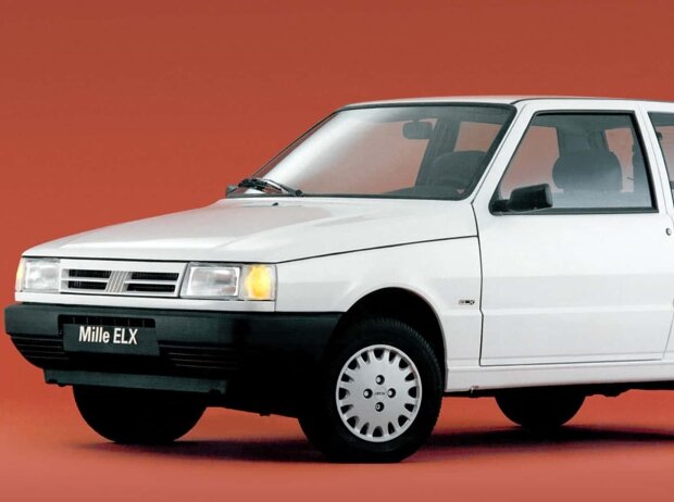 Alter Fiat Uno mit Fiorino-Front: Mille ELX, das erste populäre brasilianische Auto mit Klimaanlage Alter Fiat Uno mit Fiorino-Front: Mille ELX, das erste populäre brasilianische Auto mit Klimaanlage