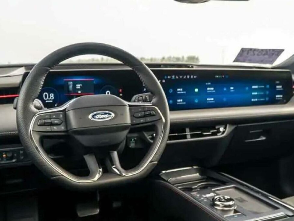Das Cockpit im Ford Evos und Mondeo (2022)