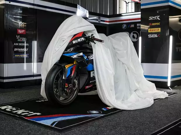 BMW M1000RR Titel-Bild zur News: BMW M1000RR