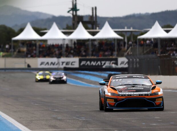 Hugo Sasse und Raphael Rennhofer gewannen in der GT4 European Series in Le Castellet, danach wurde es schwierig Hugo Sasse und Raphael Rennhofer gewannen in der GT4 European Series in Le Castellet, danach wurde es schwierig