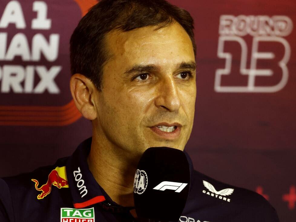 Red Bulls Pierre Wache bei einer Pressekonferenz