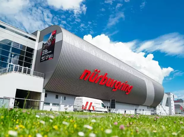 Der Nürburgring schafft es bei den beliebtesten Sehenswürdigkeiten Deutschlands auf Platz vier Titel-Bild zur News: Der Nürburgring schafft es bei den beliebtesten Sehenswürdigkeiten Deutschlands auf Platz vier