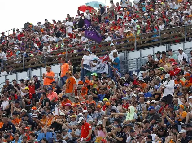 Formel-1-Fans am Hungaroring Titel-Bild zur News: Formel-1-Fans am Hungaroring