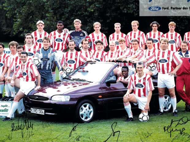 Bild aus glorreicheren Tagen: 1. FC Köln 1995 mit Ford Escort Cabriolet Bild aus glorreicheren Tagen: 1. FC Köln 1995 mit Ford Escort Cabriolet