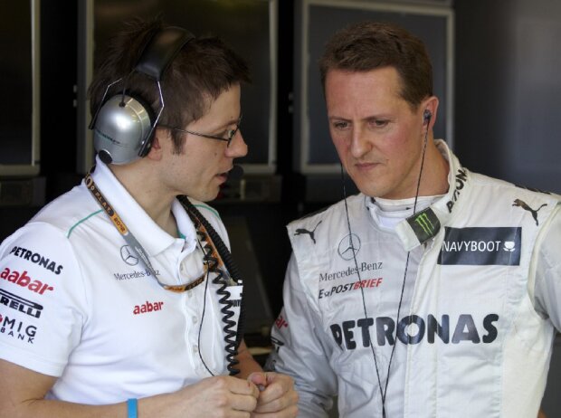 Renningenieur Peter Bonnington mit Michael Schumacher