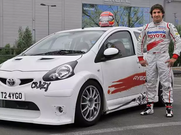 Timo Glock und der Toyota Aygo Crazy Concept (2008) Titel-Bild zur News: Timo Glock und der Toyota Aygo Crazy Concept (2008)