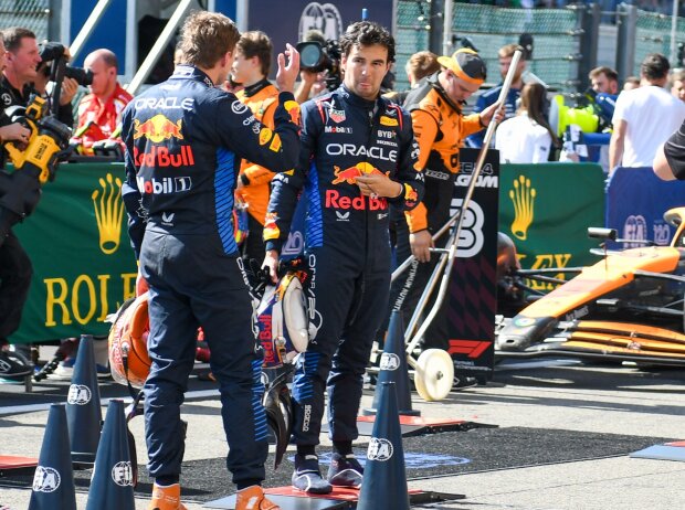 Weltmeister Max Verstappen hat auch weiterhin Sergio Perez im Auto neben sich
