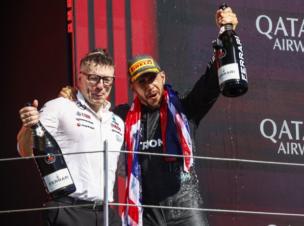 Ihre Erfolgsstory endet: Lewis Hamilton feiert mit Ihre Erfolgsstory endet: Lewis Hamilton feiert mit
