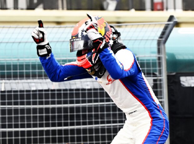 Jack Doohan feiert seinen ersten Formel-3-Sieg 2021 in Le Castellet Jack Doohan feiert seinen ersten Formel-3-Sieg 2021 in Le Castellet