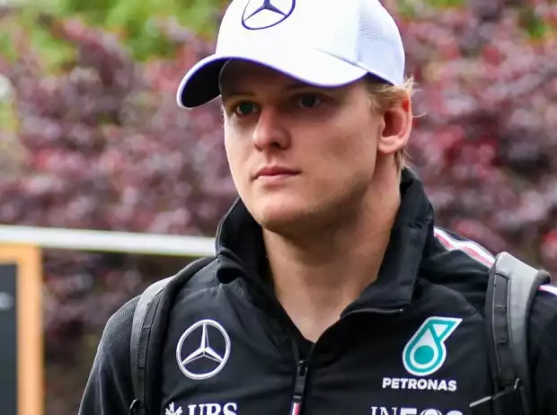 Mick Schumacher in Mercedes-Kleidung, weil er Test- und Ersatzfahrer ist für das Team Titel-Bild zur News: Mick Schumacher in Mercedes-Kleidung, weil er Test- und Ersatzfahrer ist für das Team