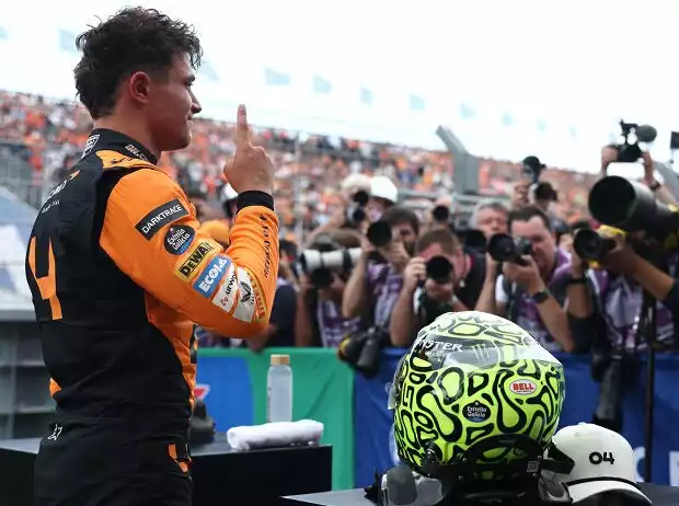 Lando Norris (McLaren) feiert die Pole beim Formel-1-Rennen in Zandvoort 2024 Titel-Bild zur News: Lando Norris (McLaren) feiert die Pole beim Formel-1-Rennen in Zandvoort 2024