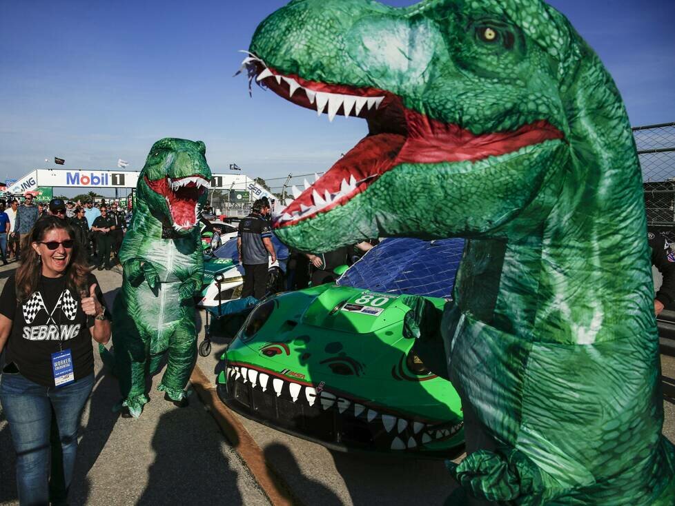 Dinosaurier-Maskottchen von AO Racing