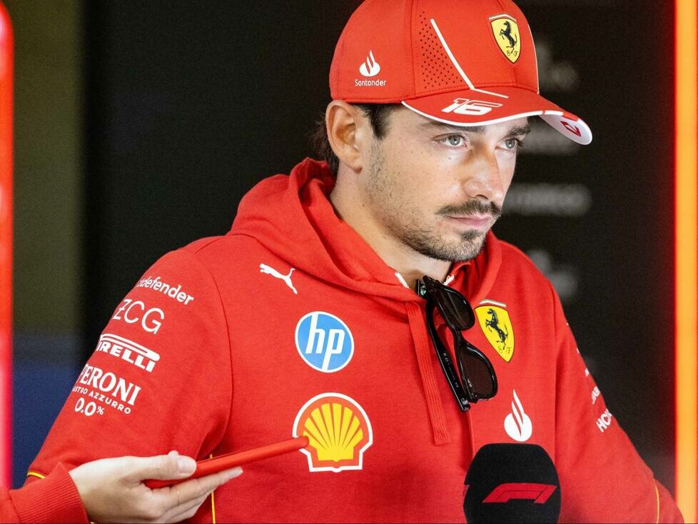 Ferrari-Fahrer Charles Leclerc bei einem Medientermin in Zandvoort 2024